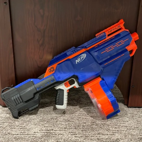 Nerf INFINUS ダーツガン NERF N-Strike Elite Infinus with Speed-Load Technology and